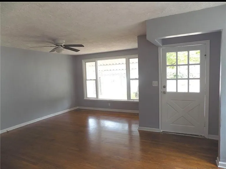 303 Lynn Ave — Photo 2