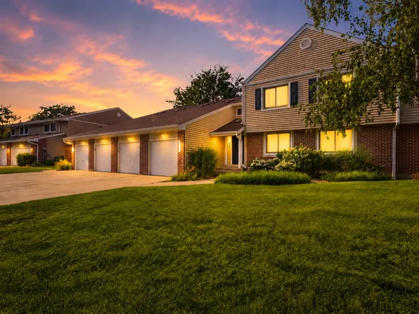 938 Hidden Lake Dr #938, Buffalo Grove, IL 60089