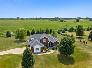 7601 Lovers Ln NE, Cedar Rapids, IA 52411