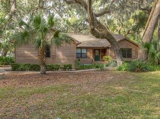 1157 W Shore Dr, Brunswick, GA 31523