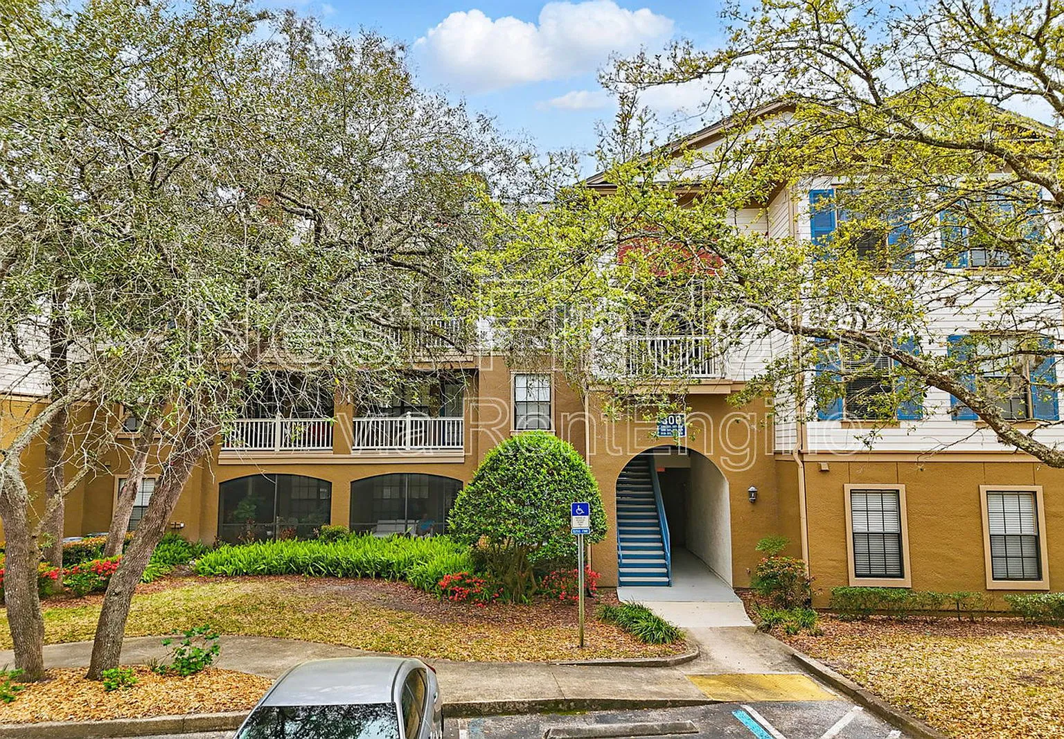 1 bed, 1.0 bath, 845 sqft, $1,295 — Photo 2