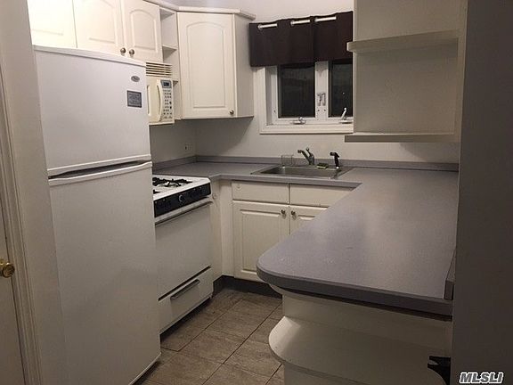 3rd image of 95 Jefferson St
