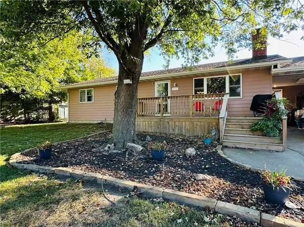 412 S Osage St, Girard, KS 66743