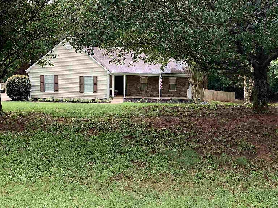 1st image of 820 Riverwood Dr