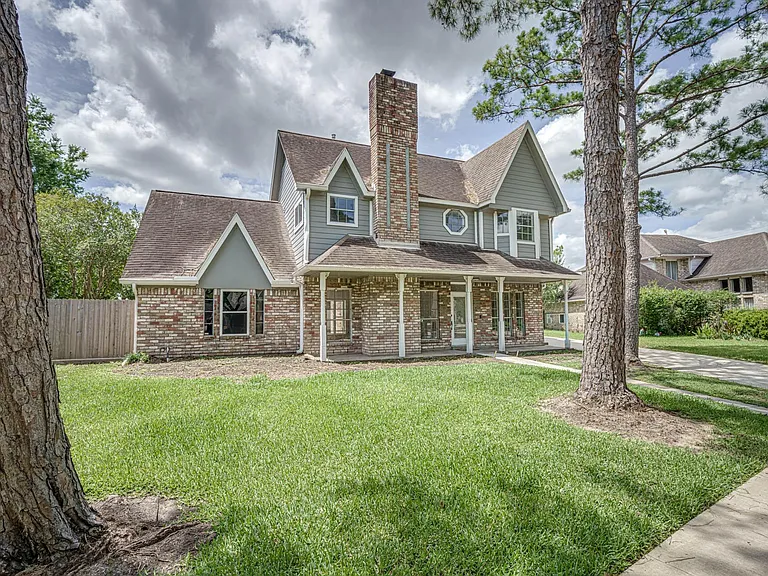 2287 Woodland Springs St — Photo 3