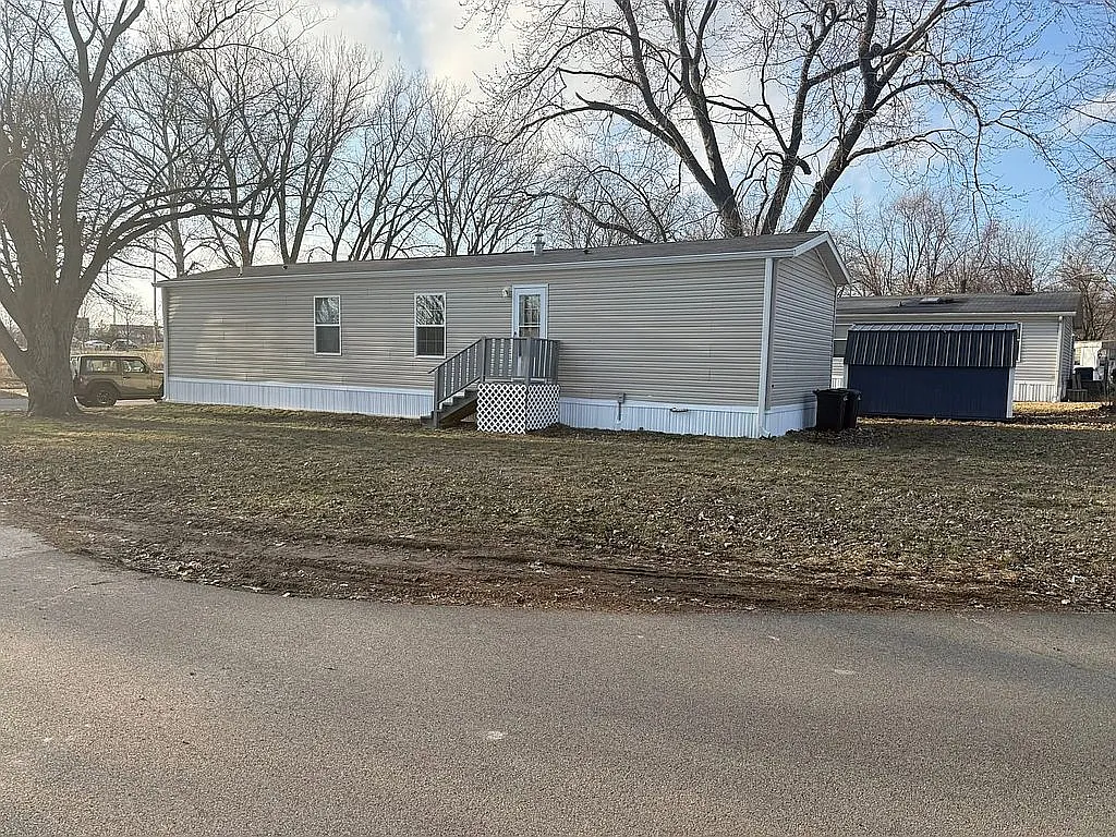 1716 B St photo 1