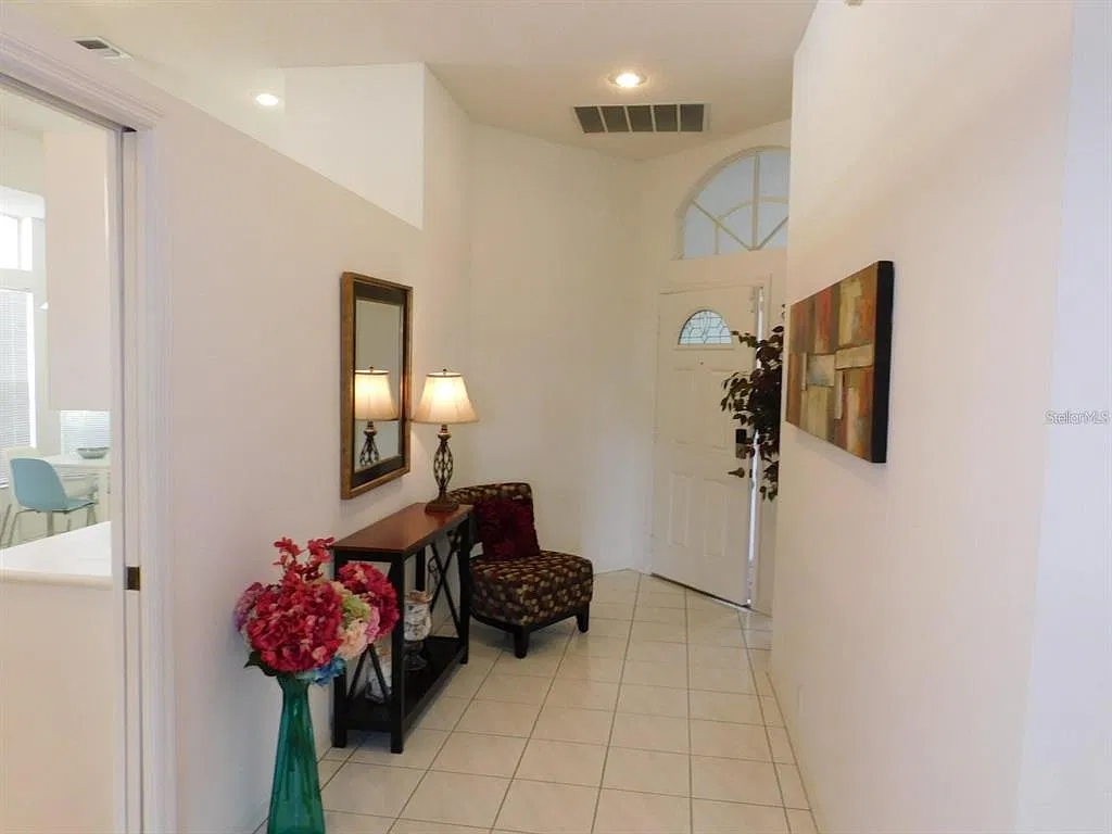 3 bed, 2.0 bath, 1747 sqft, $6,000 — Photo 4