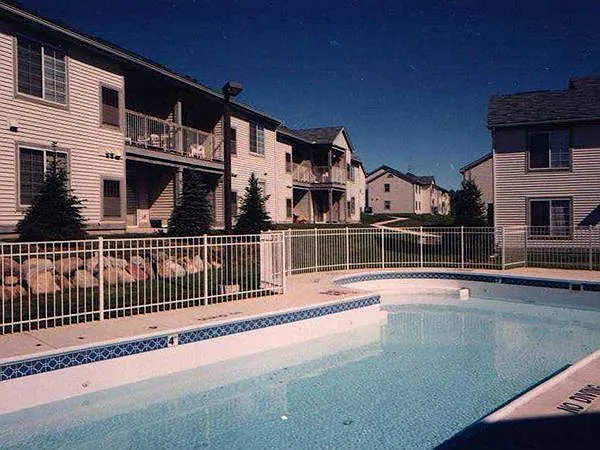 Pineshores Apartments — Photo 5