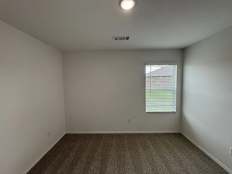 205 Preston Ln — Photo 11
