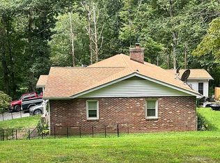 489 Razorback Rd, Bluefield, WV 24701