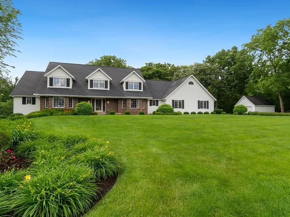 138 S Fox Run Ln, Byron, IL 61010