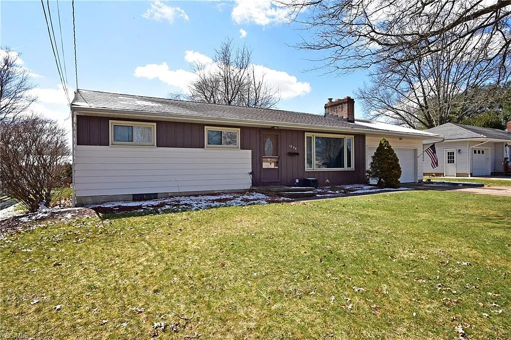 1558 Harden Dr photo 1