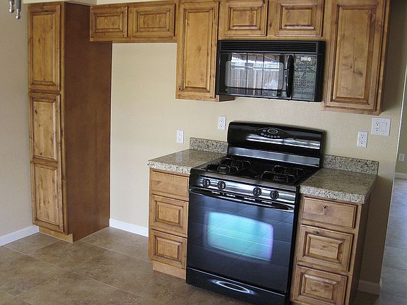 4th image of 2207 W Poinsettia Dr