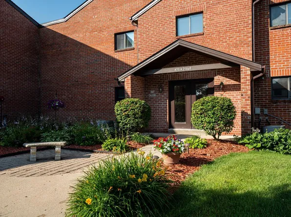 N58W23869 Hastings COURT #302, Sussex, WI 53089