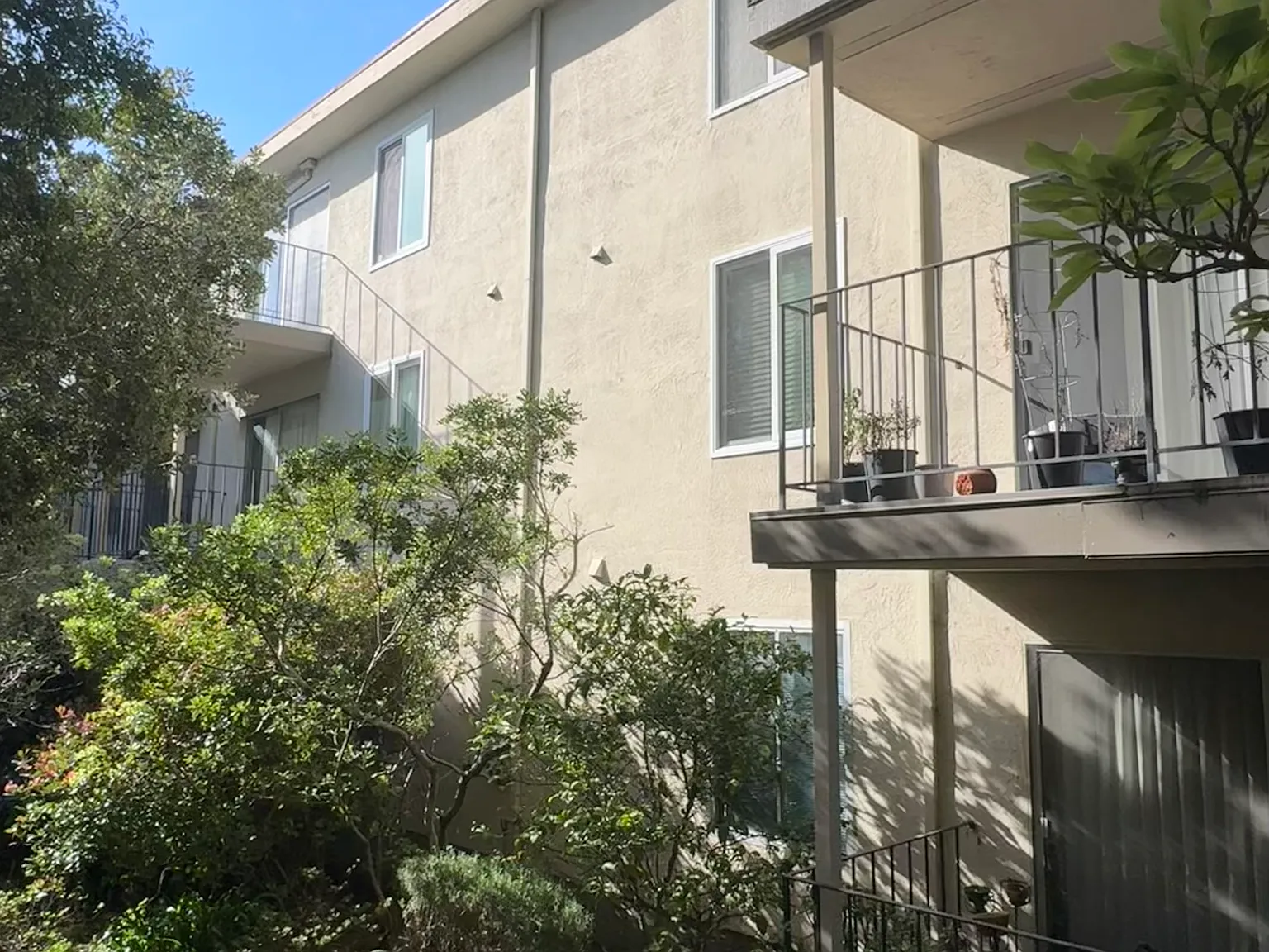 1725 Oxford St — Photo 4