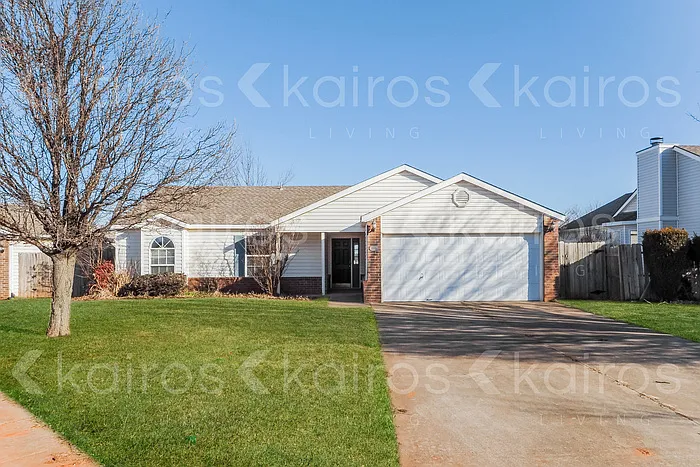 1005 Pinecrest St — Photo 1