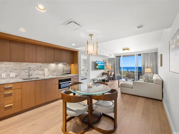 2139 Kuhio Ave #1705, Honolulu, HI 96815