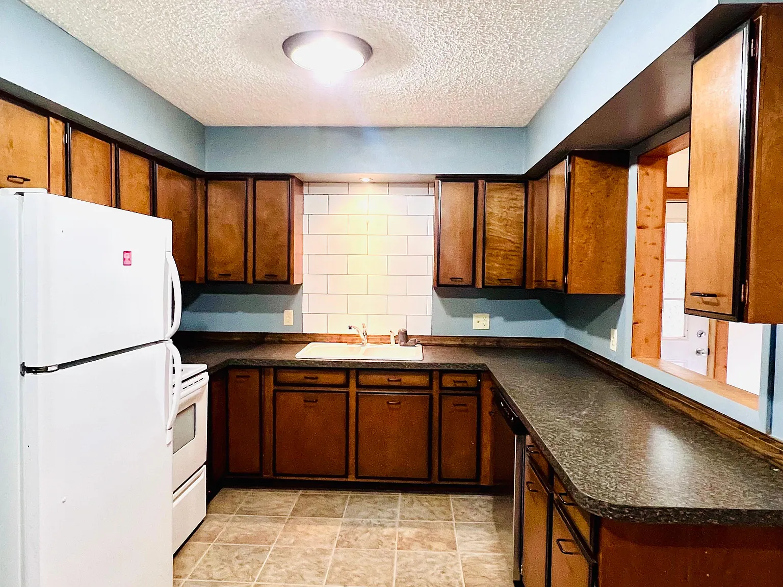2 bed, 1295 sqft, $2,200 — Photo 2