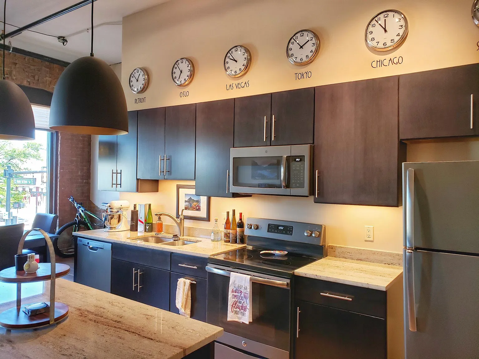 1 bed, 960 sqft, $1,950 — Photo 3
