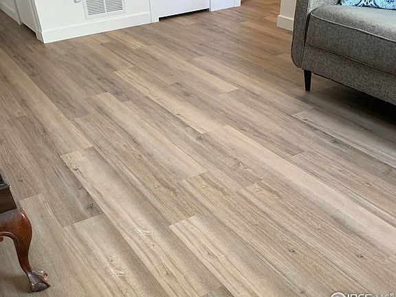 5th image of 936 Torrey Pine Pl
