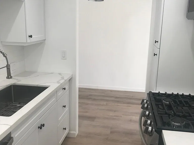 1417 S Fairfax Ave #4 — Photo 10