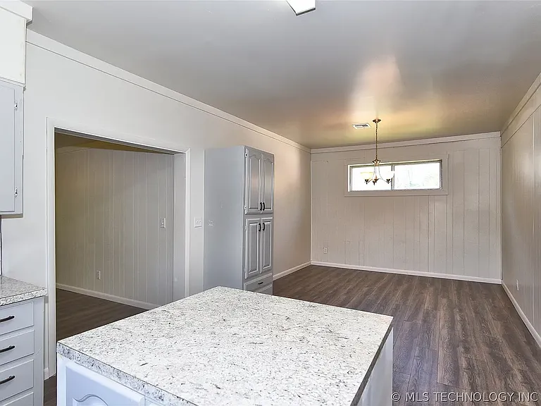 535 E Oak St — Photo 13