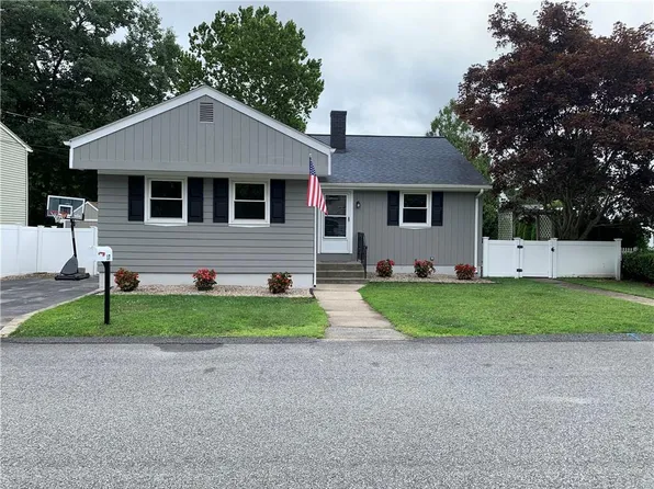 17 Diguilio Dr, North Providence, RI 02911