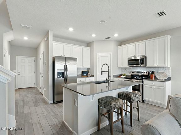4th image of 12739 JOSSLYN Lane