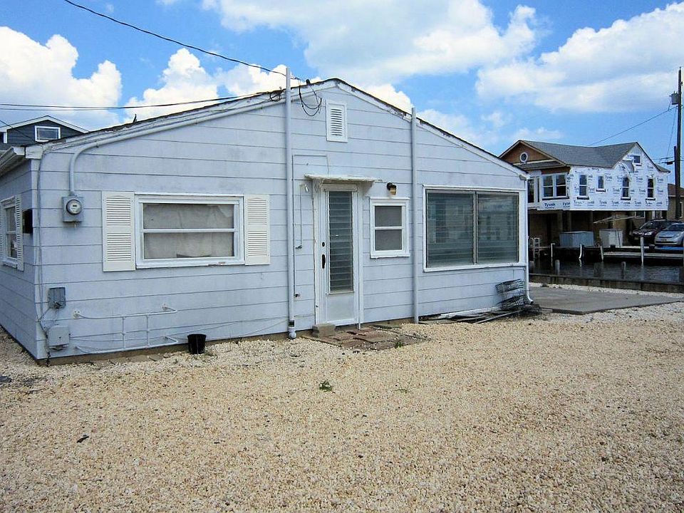 2nd image of 3340 Moonrise Ln