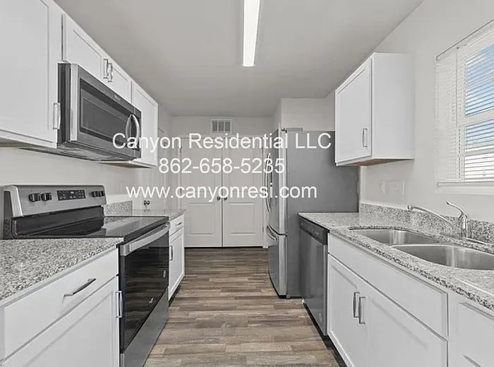 Building Photo - 213 Pleasant Willow Pl