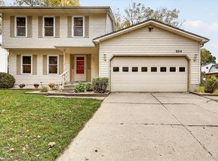 204 Dutch Mill Dr, Flushing, MI 48433
