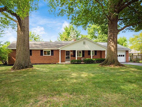 2nd image of 2030 Chardon Rd