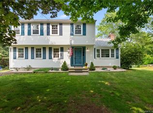 32 Edgewood Dr, Westbrook, CT 06498