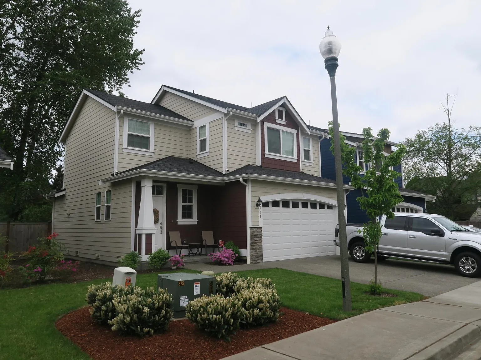 3 bed, 2.5 bath, 1700 sqft, $3,200 — Photo 1
