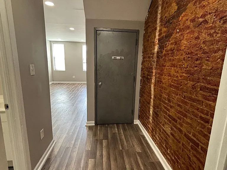 24 E Silver Street — Photo 5