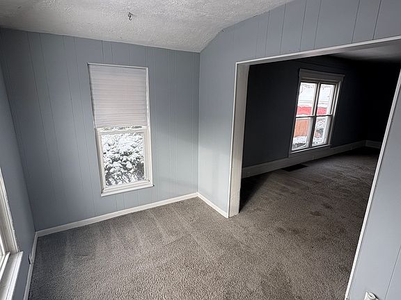 3rd image of 167 E Robinson Ave