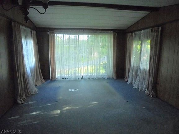 4th image of 221 Manor Dr