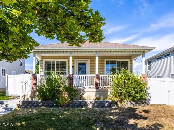 7909 N Weeping Ash Dr, Eagle Mountain, UT 84005