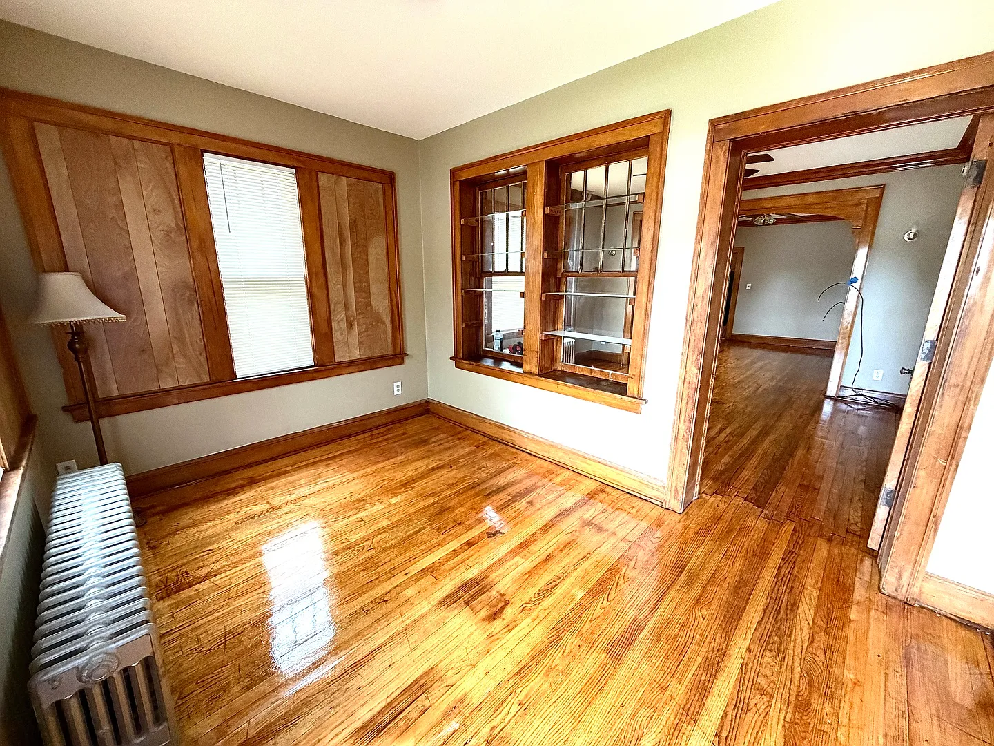 5 bed, 2400 sqft, $3,300 — Photo 2