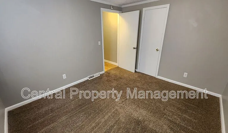 300 Florence Dr — Photo 16