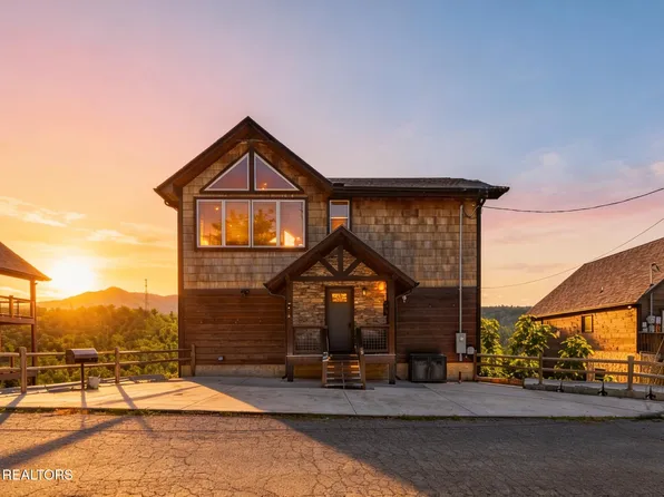 218 Pinnacle Dr, Gatlinburg, TN 37738