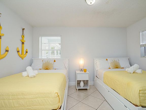 3rd image of 1418 Lake Ave