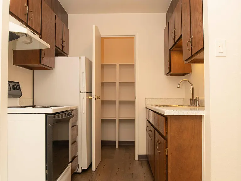 840 Plymouth Dr #203 — Photo 4