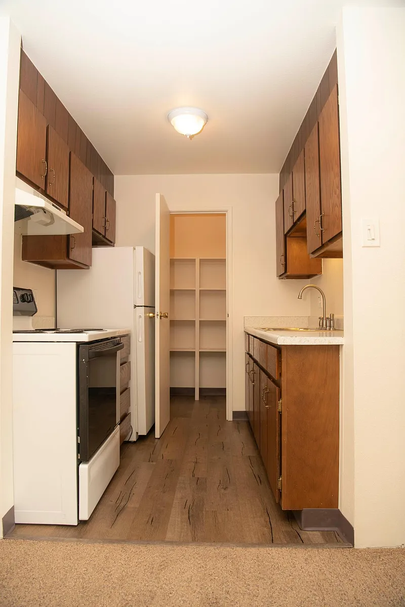 Building Photo - 840 Plymouth Dr #105