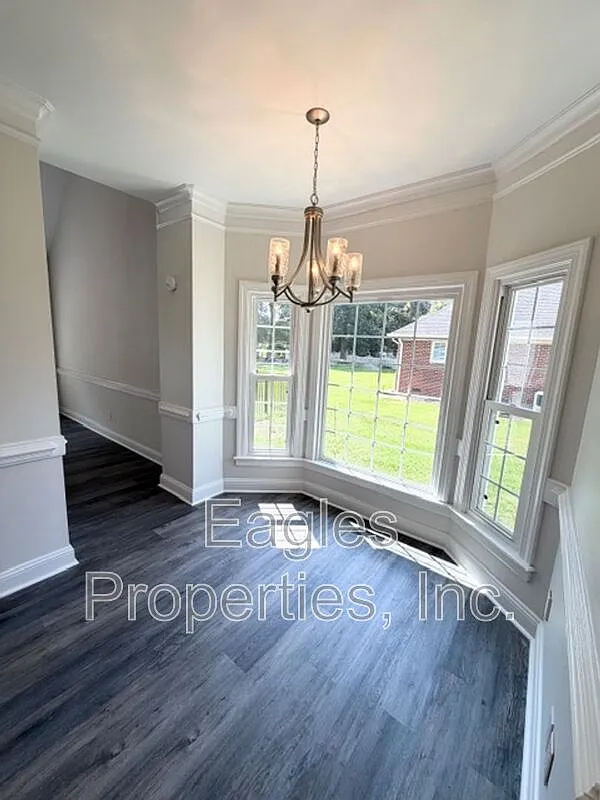 3 bed, 2.0 bath, 2351 sqft, $2,500 — Photo 3