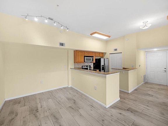 4th image of 281 SW Palm Dr APT 202