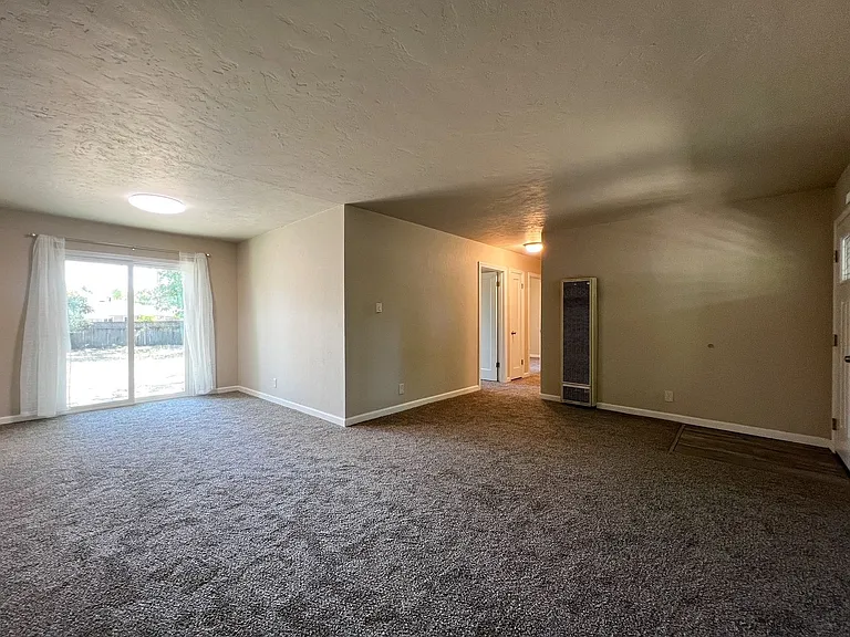 2105 Locust St — Photo 7