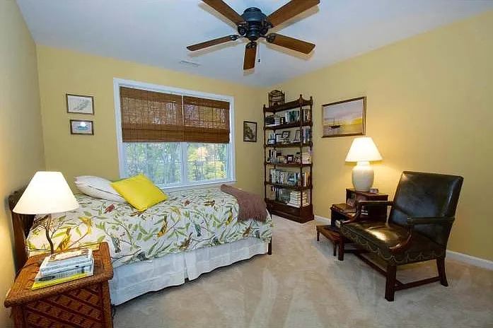 1204 Derry Ln — Photo 11