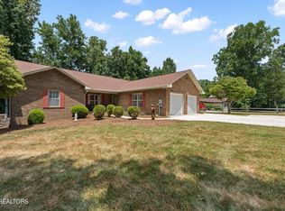 104 W Melbourne Rd, Oak Ridge, TN 37830
