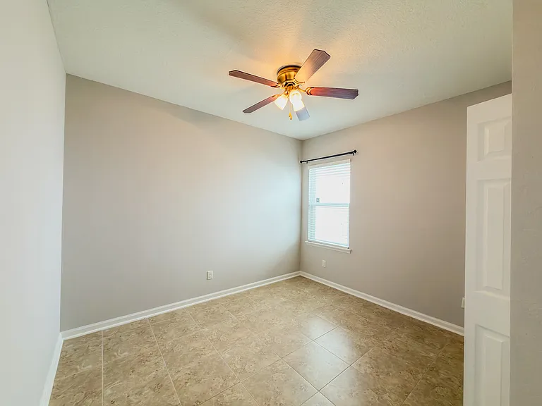 508 Howland Dr — Photo 13